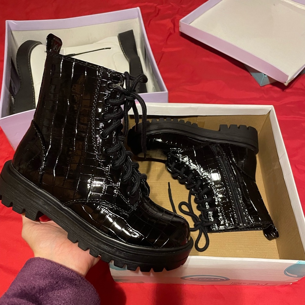 Soda black boots 6.5